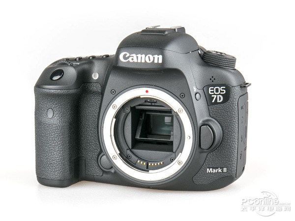 佳能7D Mark II外形与上一代设定基本一致