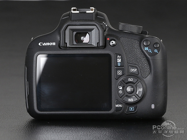 塑料机身+低配的液晶屏，1200D上核心元件外的配置都较低