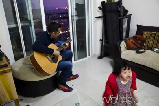 在广州，阿杜租住于赤岗北路的一个中高端小区。