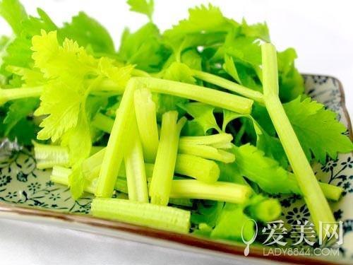  冬天就晒腿部线条！高效食材吃出纤细美腿 