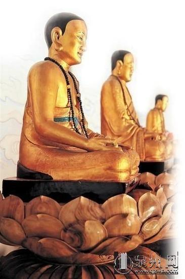德化赤水戴云寺，相传袒膊祖师金像也是肉身佛，但据称真正的肉身佛现已存市区