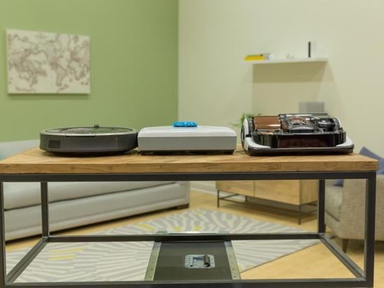 PowerBot VR9000(右)在尺寸上比Roomba&nbsp;和&nbsp;Neato高