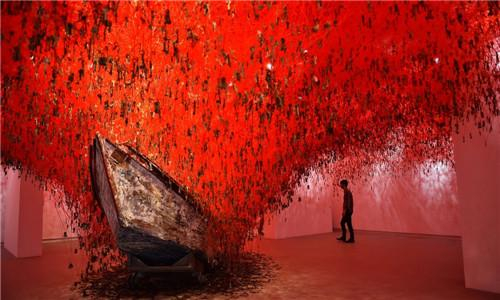盐田千春作品《手中的钥匙》