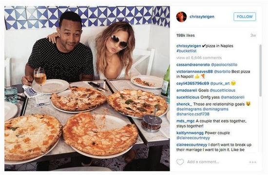 John Legend和Chrissy Teigen在意大利那不勒斯发的一条Instagram