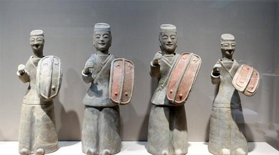 &nbsp;　　南朝执盾武士陶俑
