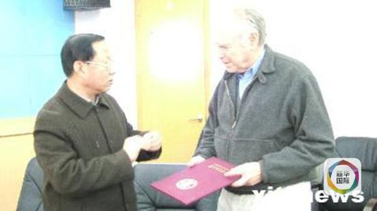 图为西安交通大学网页刊载的米勒受聘该校荣誉教授