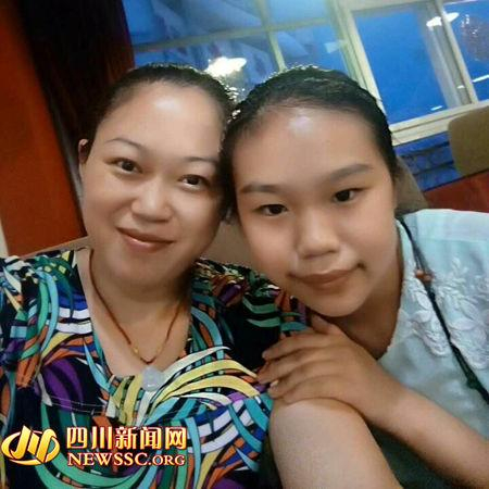 曾文洁与母亲合影