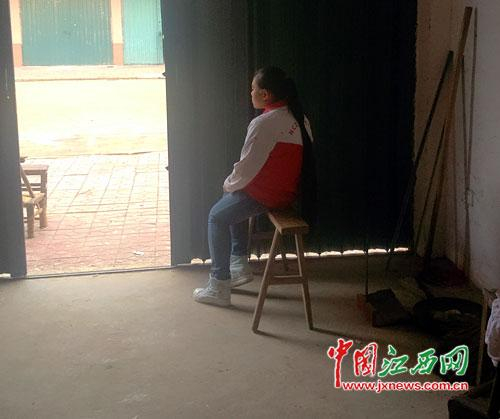 小琴在守望母亲回家