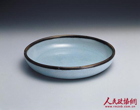 宋汝窑青瓷奉化款碟