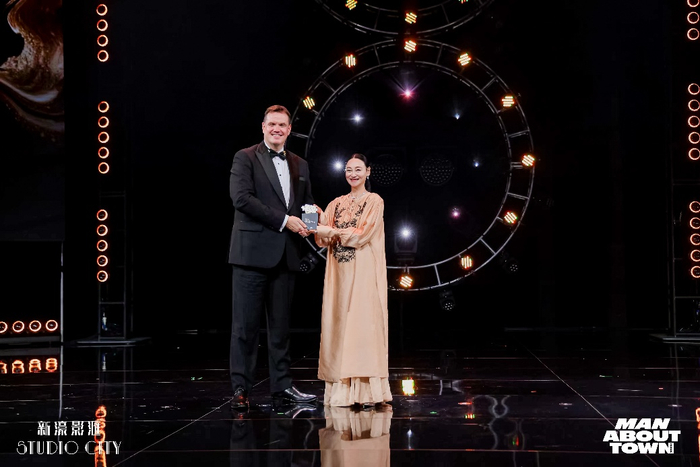 新濠集团高级副总裁兼新濠影汇项目总经理Kevin Benning&nbsp;先生与演员惠英红