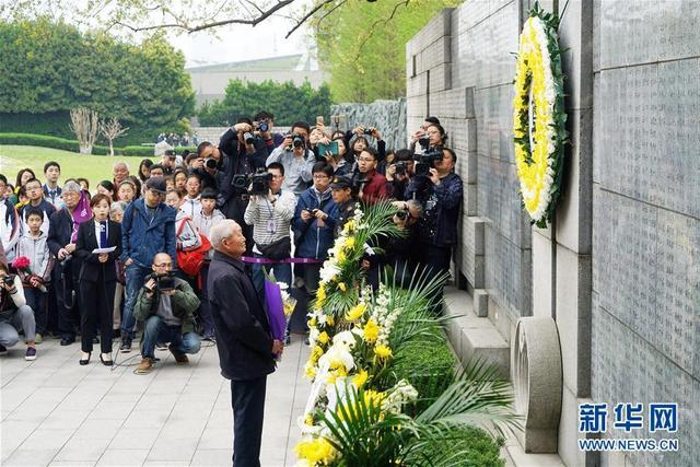 南京大屠杀幸存者及死难者遗属举行清明家祭