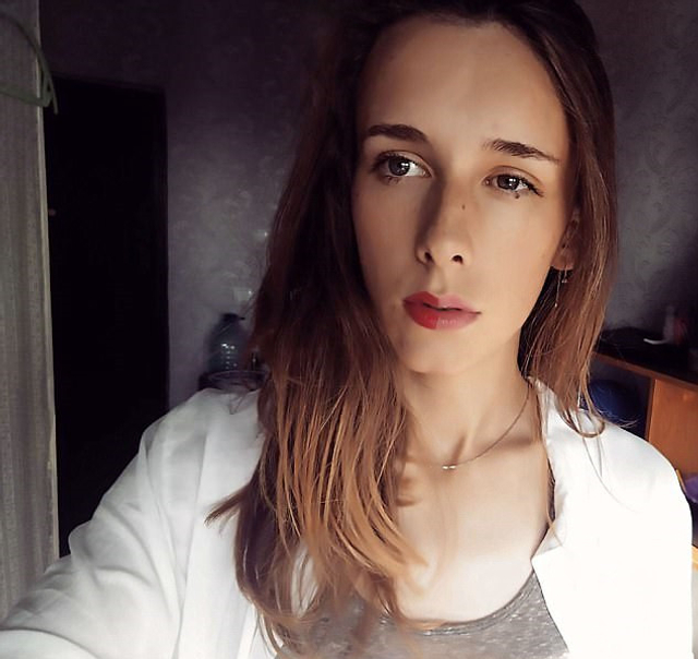 男子假装女人赢得内衣大赛冠军_新浪图片