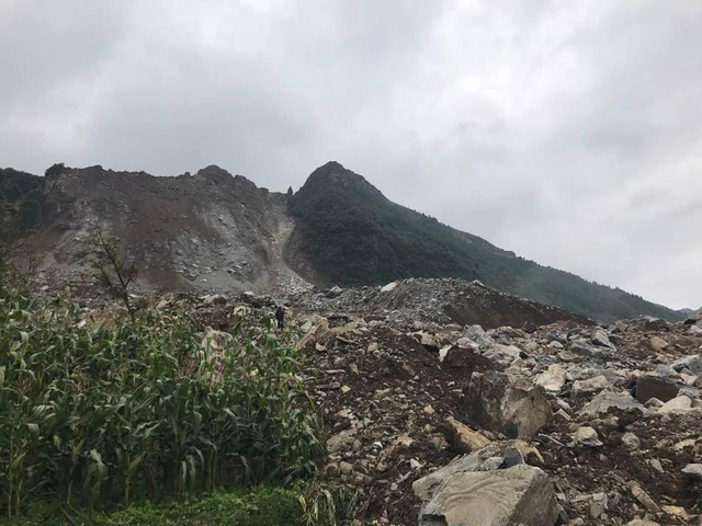贵州纳雍发生山体垮塌现场