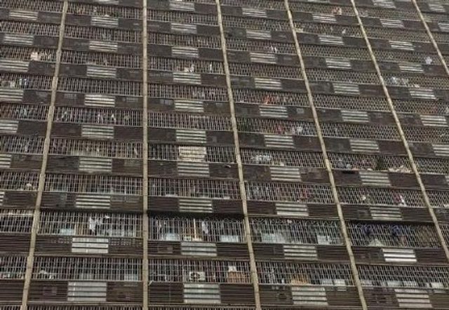 重庆现“巧克力”楼 网友调侃称好想尝一口