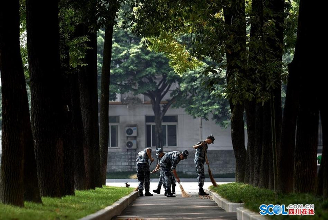 空军警卫连的一天：揭秘钢铁哨兵如何炼成