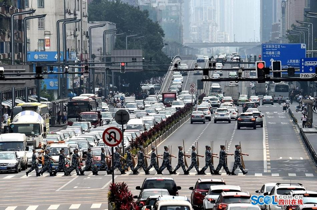 空军警卫连的一天：揭秘钢铁哨兵如何炼成