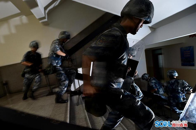 空军警卫连的一天：揭秘钢铁哨兵如何炼成