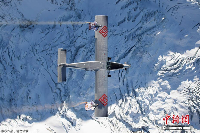 “灵魂飞人”翱翔少女峰 2分45秒速降3200米