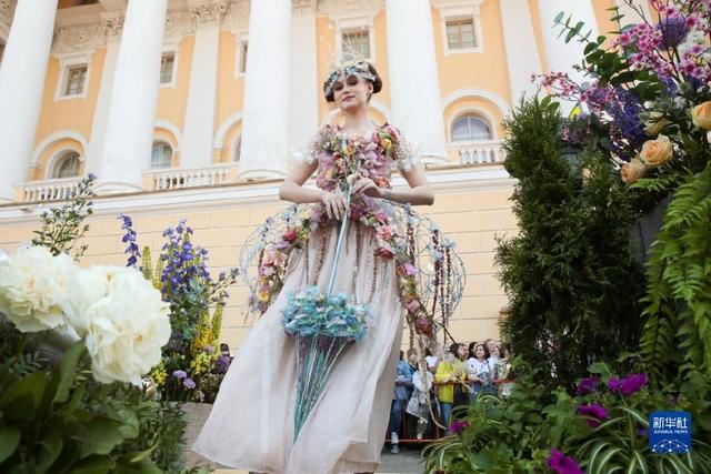 俄罗斯圣彼得堡举办鲜花节 新浪图片