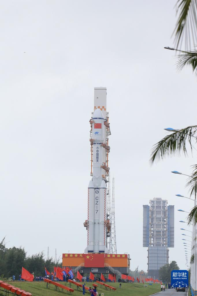 天舟五号货运飞船将于近日择机发射 船箭组合体转运至发射区_新浪图片