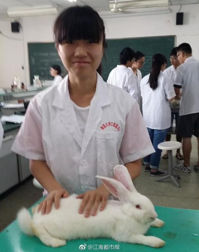 清华大学的宿舍女生_清华大学女生宿舍图片_清华女生宿舍内景