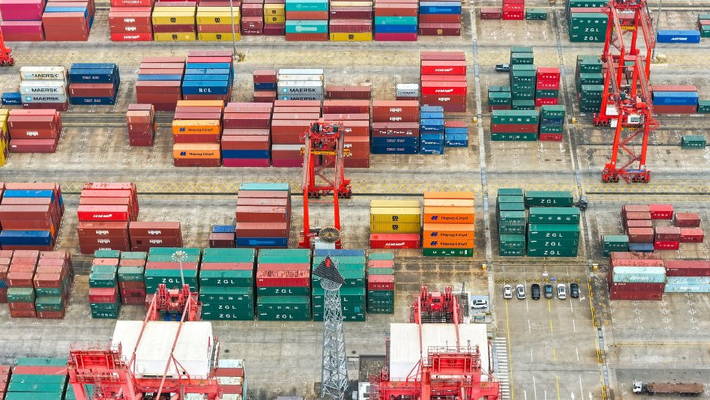 海南儋州：洋浦港区繁忙有序