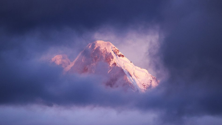 云南德钦：梅里雪山现“日照金山”景观