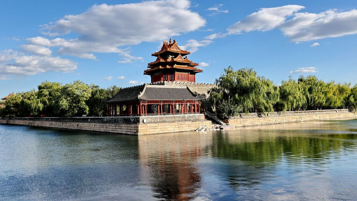 北京迎来高颜值蓝天白云 故宫角楼美景如画