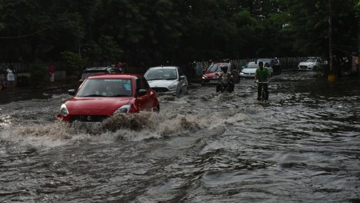 印度加尔各答强降雨致城市内涝
