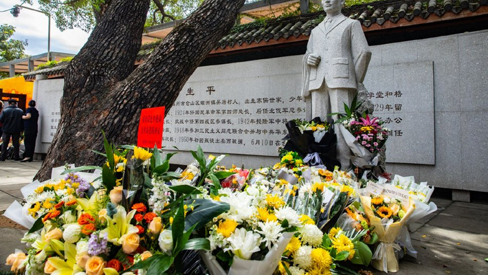 福州：游客参观螺洲古镇吴石故居