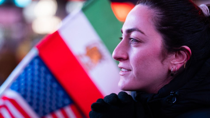 美国纽约爆发“伊朗自由”示威集会 反对美以攻击伊朗