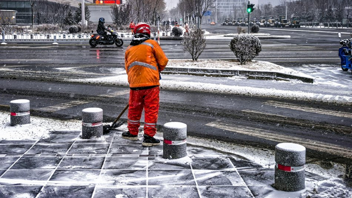 沈阳遭遇大到暴雪天气