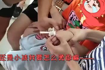 熊孩子卡手变话痨