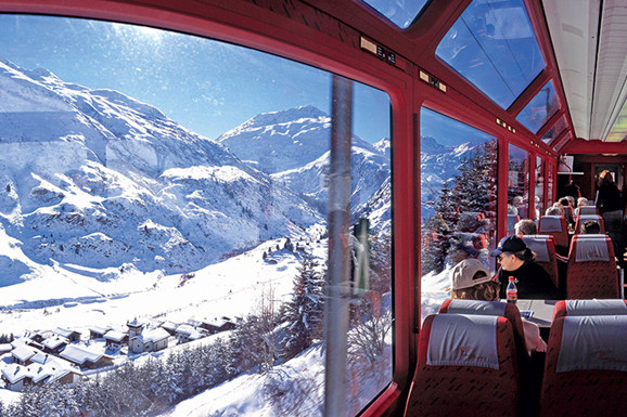 “冰川观景快车”（GLACIER EXPRESS）