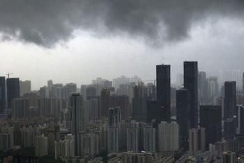 实拍北京暴雨来临前