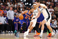 正互动直播NBA总决赛G2：首节尼克斯25-34马刺 布伦森8分福克斯9分