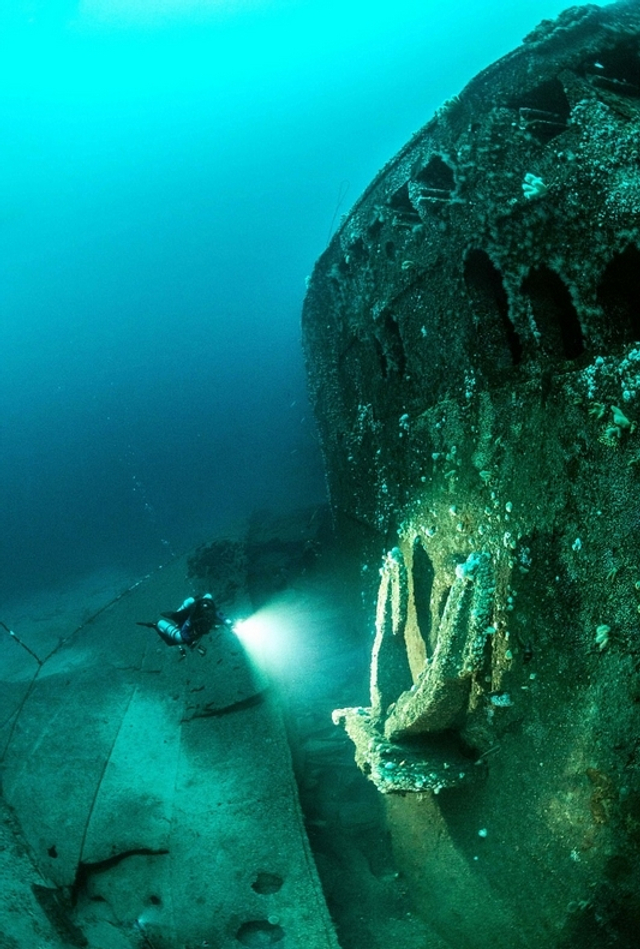 图揭英沉没百年运兵船残骸 锈迹斑驳