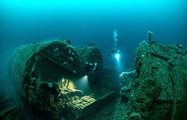 图揭英沉没百年运兵船残骸 锈迹斑驳