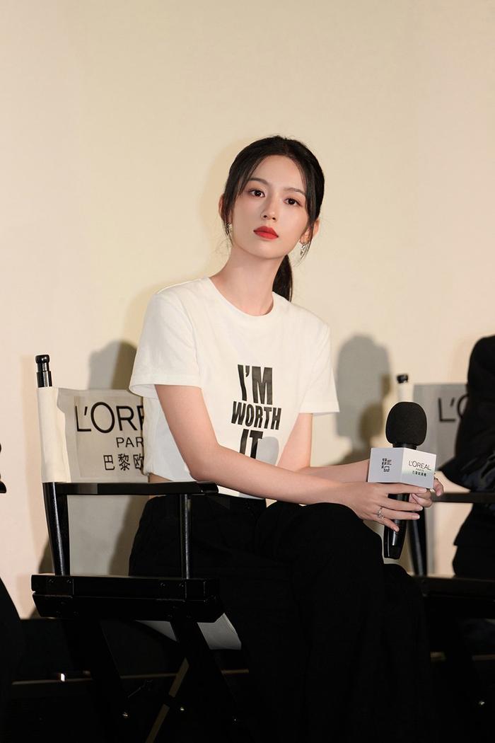 巴黎欧莱雅彩妆代言人周也