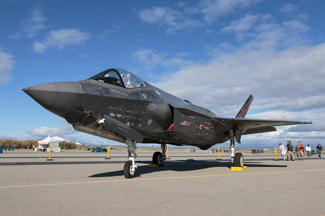 F35战机帅气美照:但是氧气装置老出故障