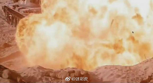 印度神剧三哥开挂：涂神油单枪匹马干掉坦克群！
