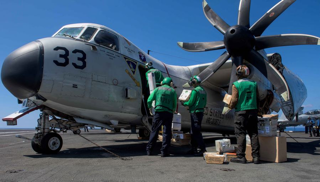 下步来南海？美军航母在菲律宾海起降战机