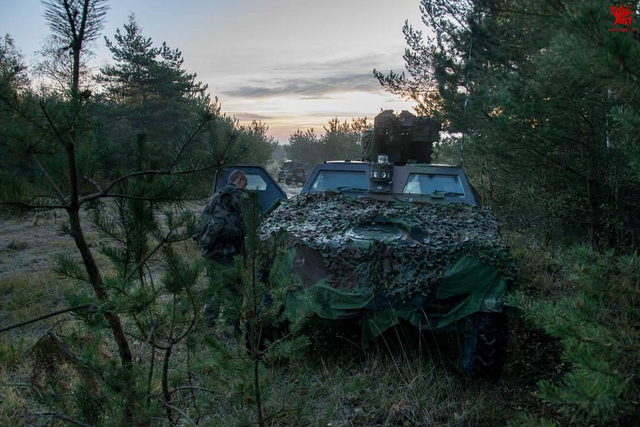 比我军新安防车咋样？法国陆军演习出动装甲车