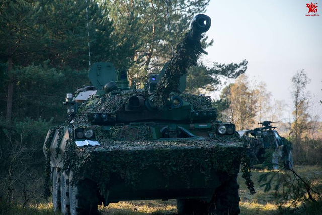 比我军新安防车咋样？法国陆军演习出动装甲车