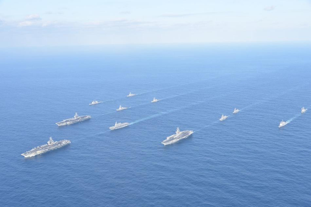 美军3航母和日准航母联合演习