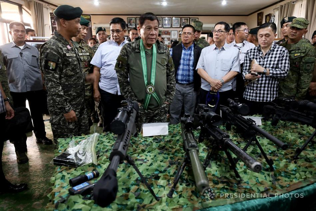 CQ大好!菲律宾总统用上中国狙击枪瞄准射击