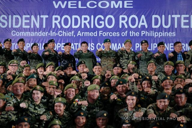 CQ大好!菲律宾总统用上中国狙击枪瞄准射击