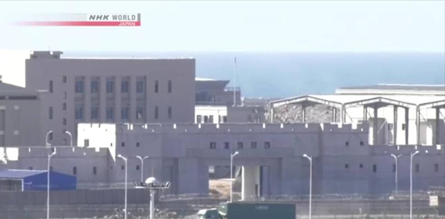日媒偷拍中国驻吉布提补给基地 搭建一条“长城”
