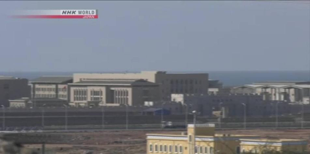 日媒偷拍中国驻吉布提补给基地 搭建一条“长城”