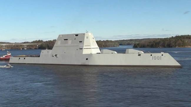 055加油！美朱姆沃尔特大驱二号舰进行首次海试